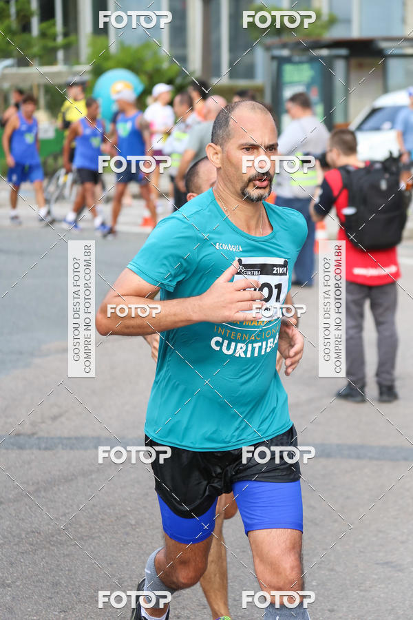 Buy your photos of the eventMeia Maratona Internacional de Curitiba 2018 on Fotop