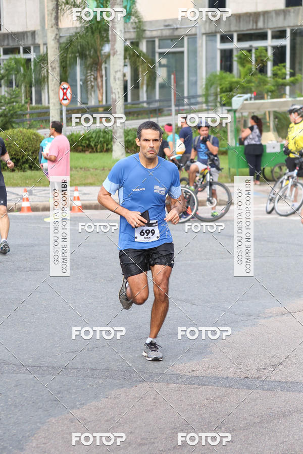 Buy your photos of the eventMeia Maratona Internacional de Curitiba 2018 on Fotop