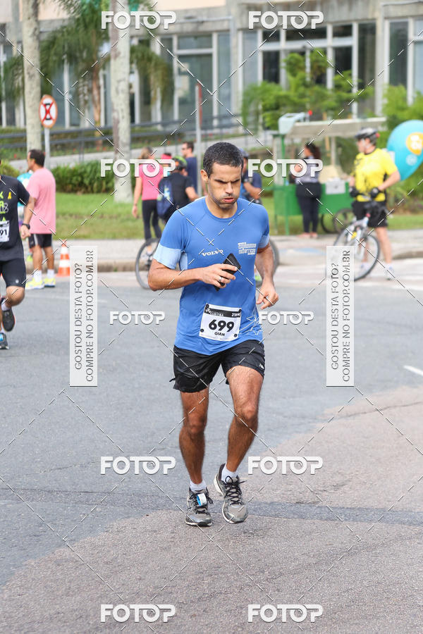 Buy your photos of the eventMeia Maratona Internacional de Curitiba 2018 on Fotop