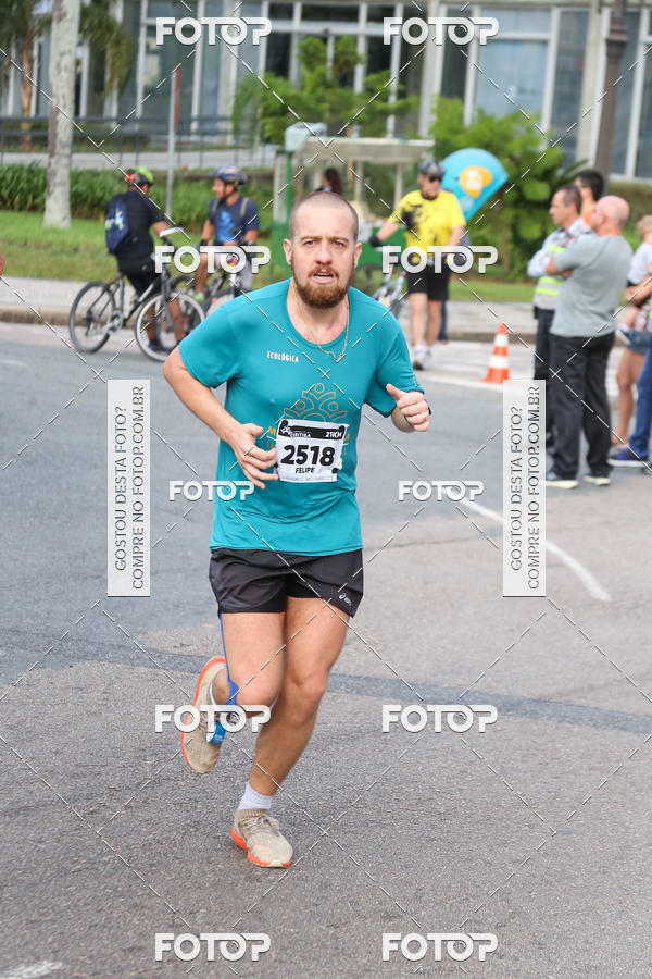 Buy your photos of the eventMeia Maratona Internacional de Curitiba 2018 on Fotop