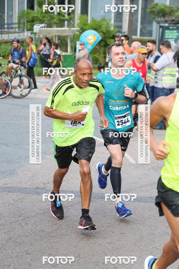 Buy your photos of the eventMeia Maratona Internacional de Curitiba 2018 on Fotop