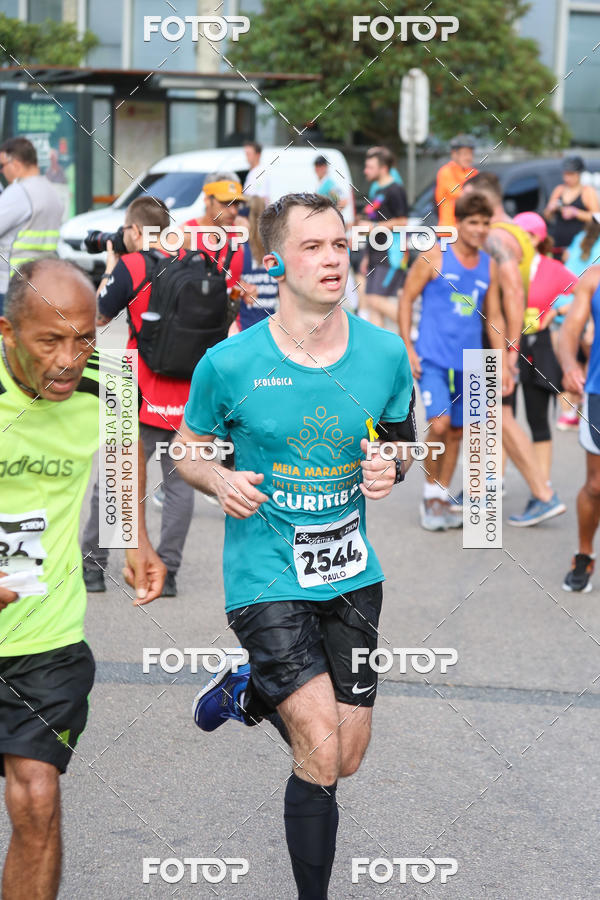 Buy your photos of the eventMeia Maratona Internacional de Curitiba 2018 on Fotop