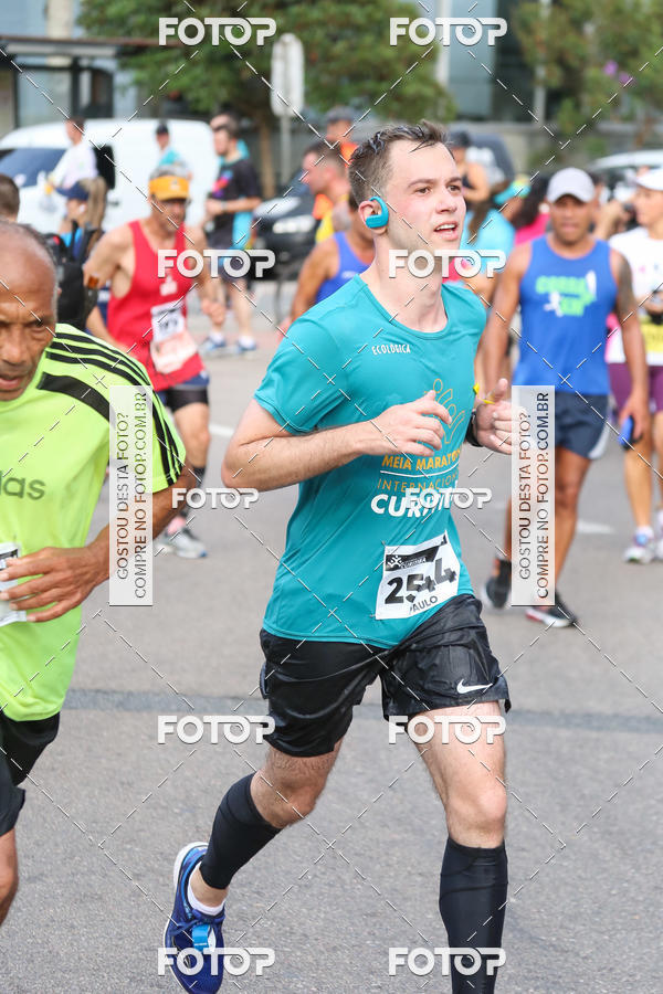 Buy your photos of the eventMeia Maratona Internacional de Curitiba 2018 on Fotop