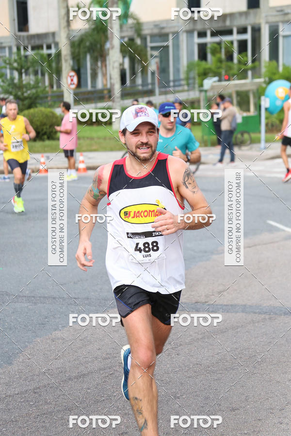 Buy your photos of the eventMeia Maratona Internacional de Curitiba 2018 on Fotop