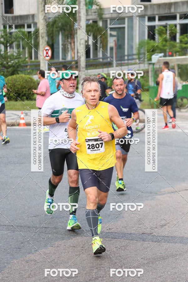 Buy your photos of the eventMeia Maratona Internacional de Curitiba 2018 on Fotop