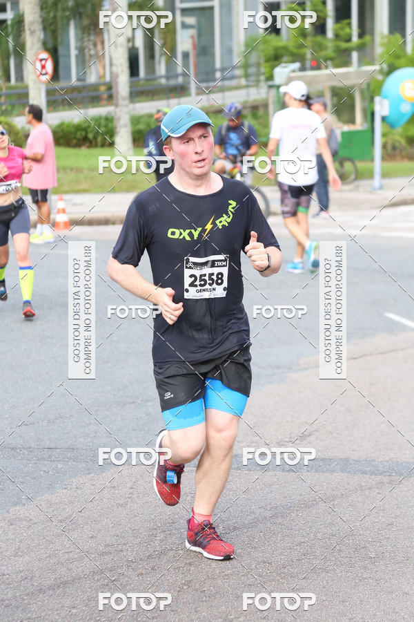 Buy your photos of the eventMeia Maratona Internacional de Curitiba 2018 on Fotop