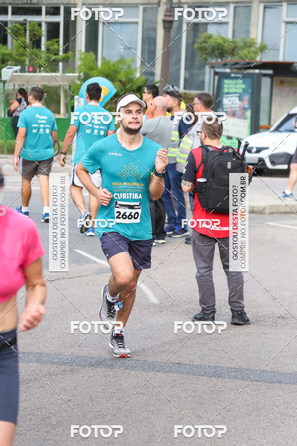 Buy your photos of the eventMeia Maratona Internacional de Curitiba 2018 on Fotop