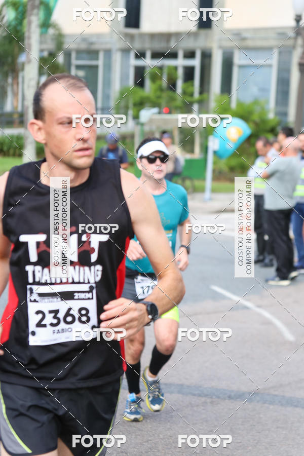 Buy your photos of the eventMeia Maratona Internacional de Curitiba 2018 on Fotop