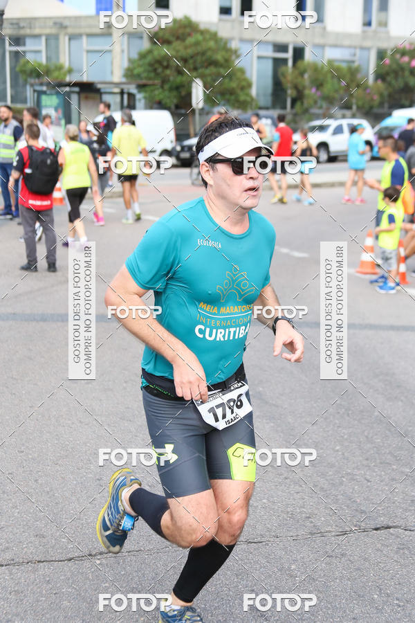 Buy your photos of the eventMeia Maratona Internacional de Curitiba 2018 on Fotop