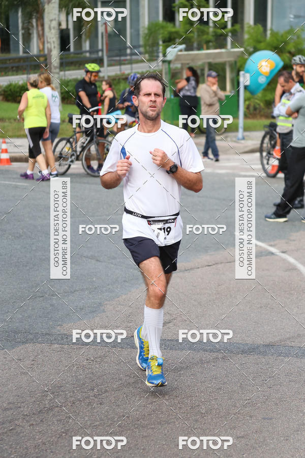 Buy your photos of the eventMeia Maratona Internacional de Curitiba 2018 on Fotop