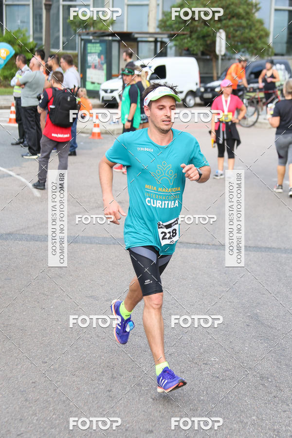Buy your photos of the eventMeia Maratona Internacional de Curitiba 2018 on Fotop