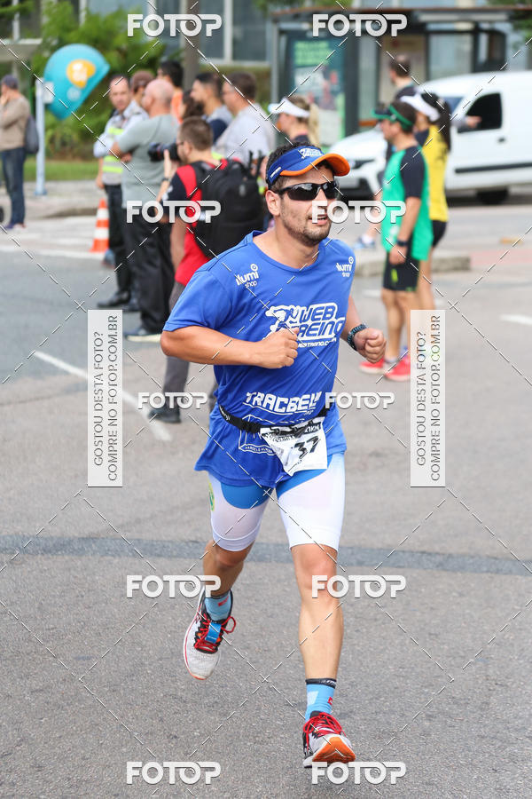 Buy your photos of the eventMeia Maratona Internacional de Curitiba 2018 on Fotop