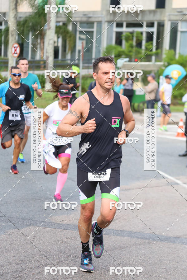 Buy your photos of the eventMeia Maratona Internacional de Curitiba 2018 on Fotop