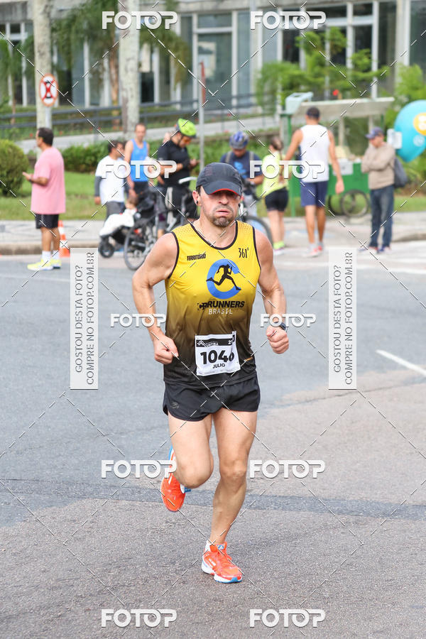 Buy your photos of the eventMeia Maratona Internacional de Curitiba 2018 on Fotop