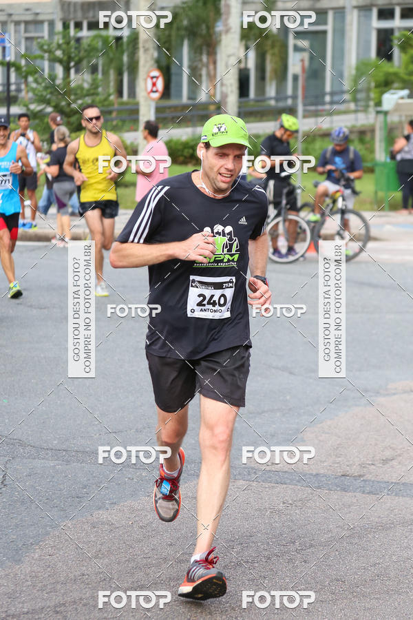 Buy your photos of the eventMeia Maratona Internacional de Curitiba 2018 on Fotop