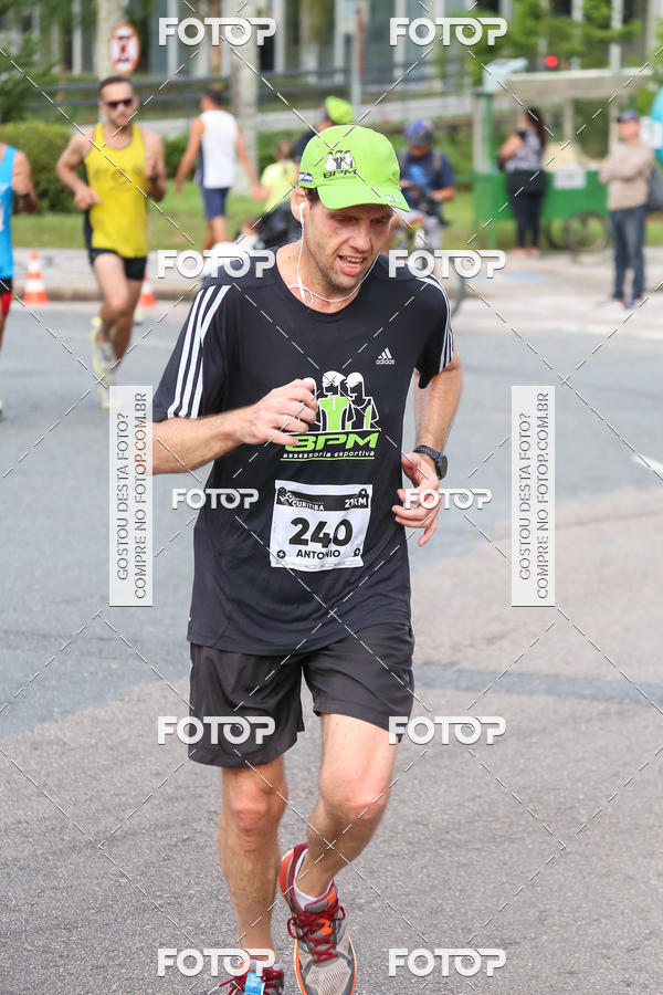 Buy your photos of the eventMeia Maratona Internacional de Curitiba 2018 on Fotop