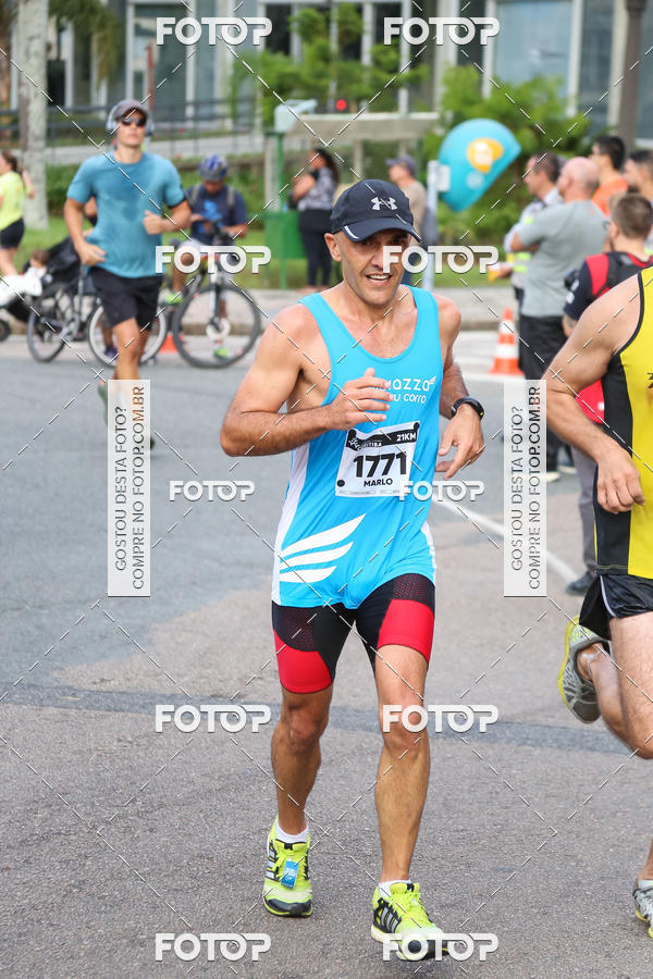 Buy your photos of the eventMeia Maratona Internacional de Curitiba 2018 on Fotop