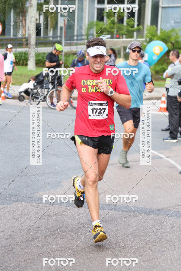 Buy your photos of the eventMeia Maratona Internacional de Curitiba 2018 on Fotop