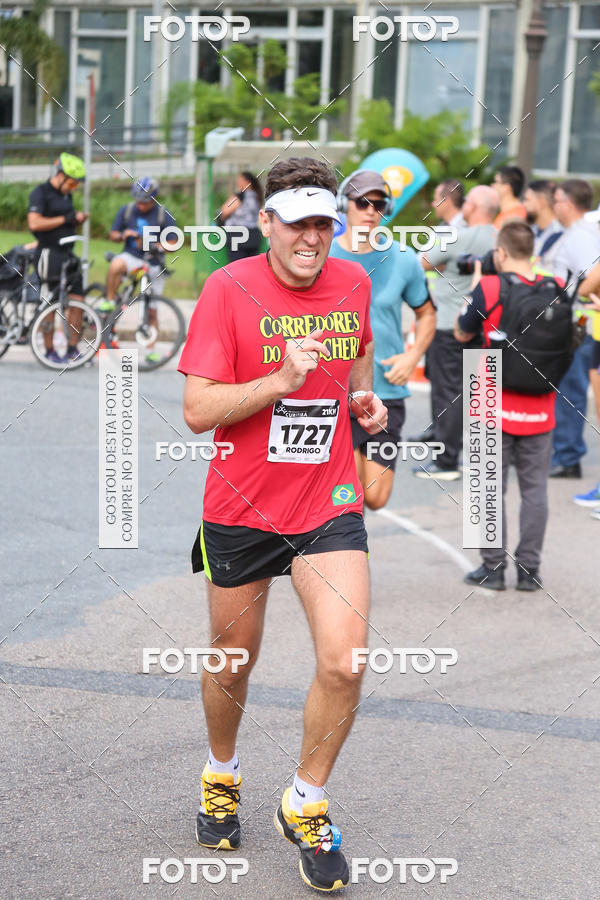 Buy your photos of the eventMeia Maratona Internacional de Curitiba 2018 on Fotop