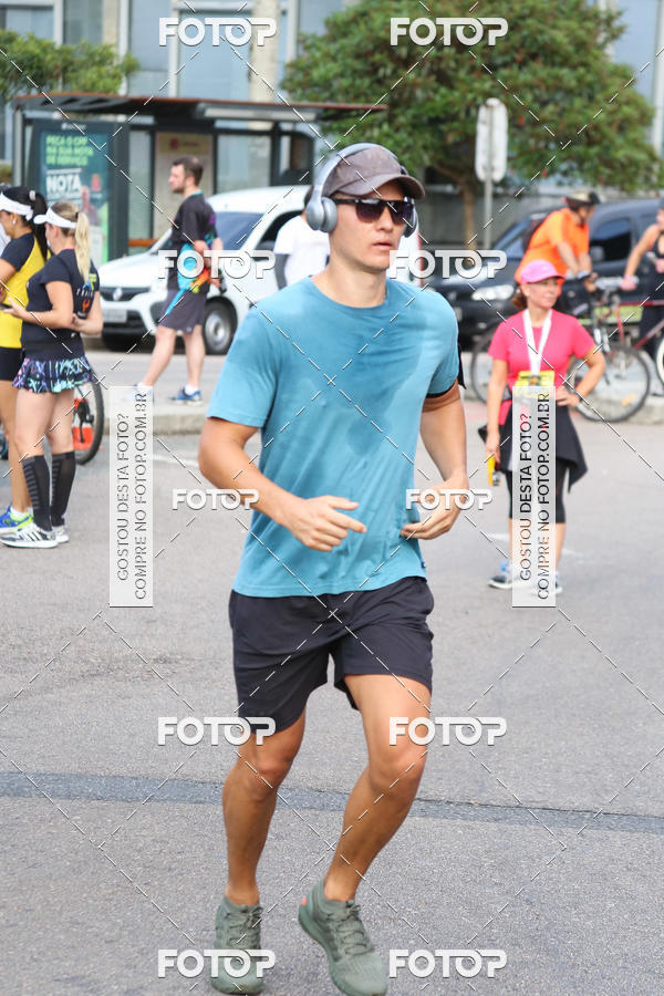 Buy your photos of the eventMeia Maratona Internacional de Curitiba 2018 on Fotop