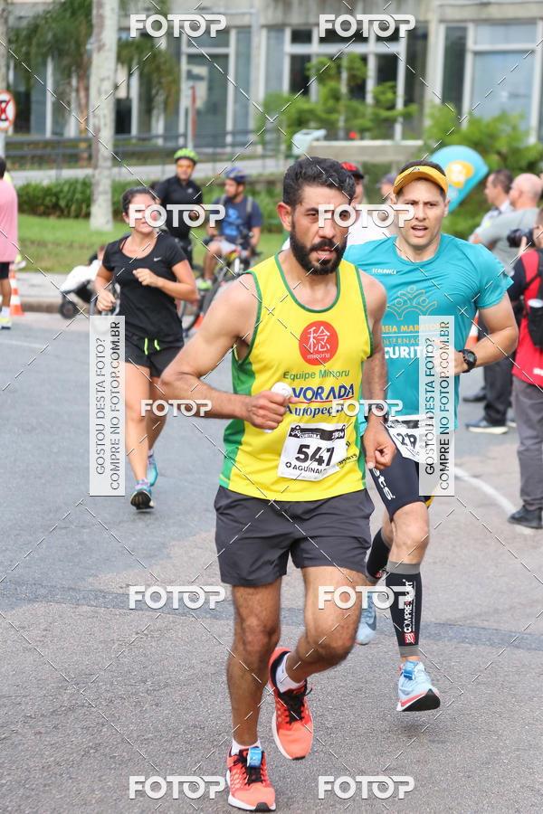 Buy your photos of the eventMeia Maratona Internacional de Curitiba 2018 on Fotop