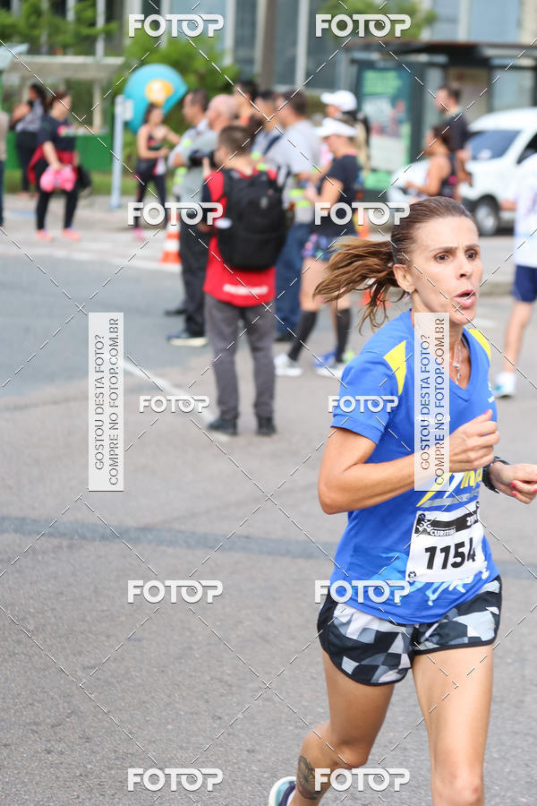 Buy your photos of the eventMeia Maratona Internacional de Curitiba 2018 on Fotop
