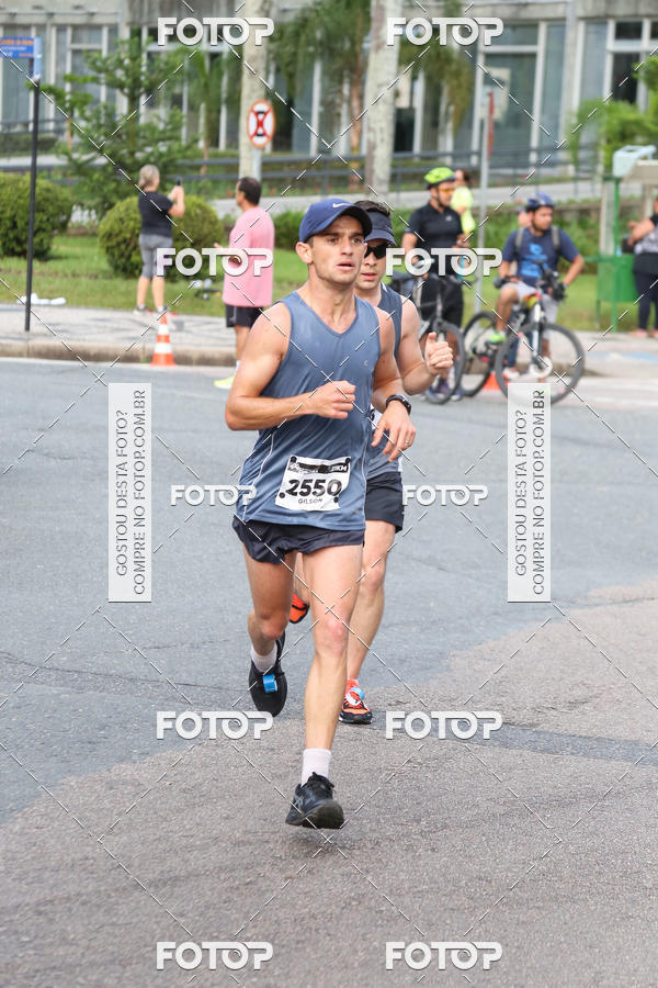 Buy your photos of the eventMeia Maratona Internacional de Curitiba 2018 on Fotop