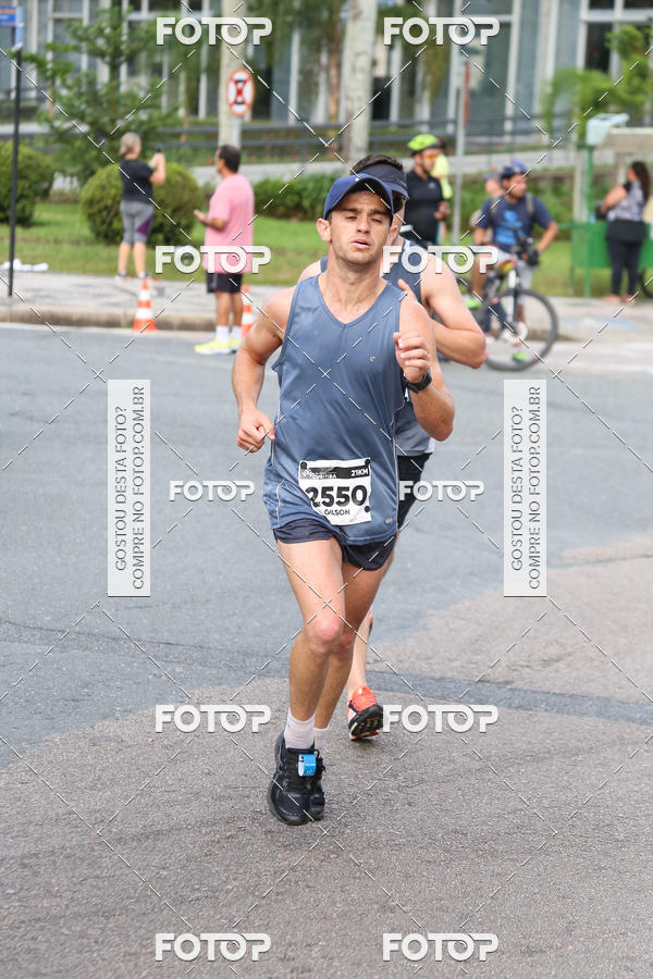 Buy your photos of the eventMeia Maratona Internacional de Curitiba 2018 on Fotop