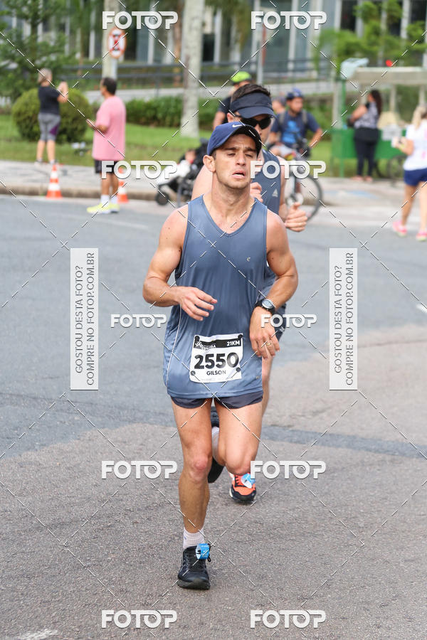 Buy your photos of the eventMeia Maratona Internacional de Curitiba 2018 on Fotop