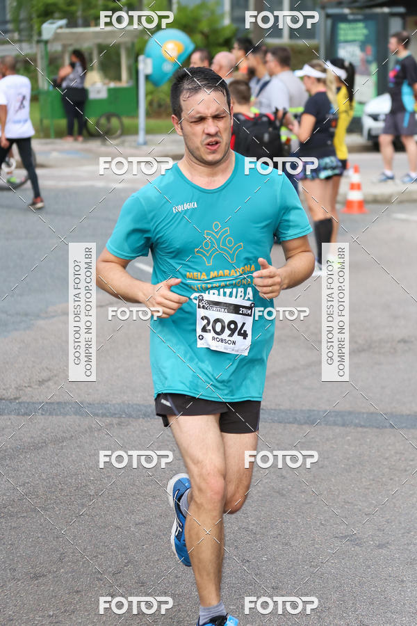 Buy your photos of the eventMeia Maratona Internacional de Curitiba 2018 on Fotop