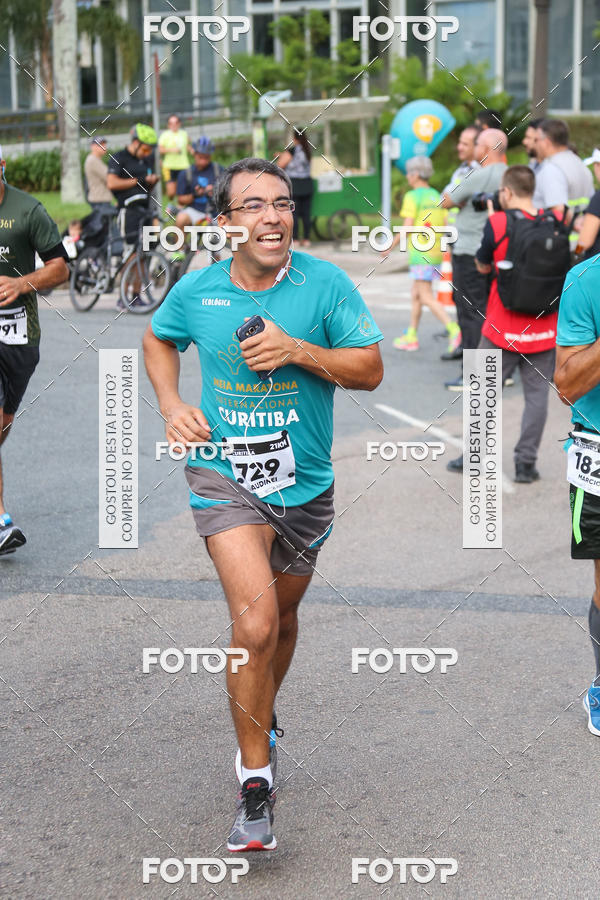Buy your photos of the eventMeia Maratona Internacional de Curitiba 2018 on Fotop