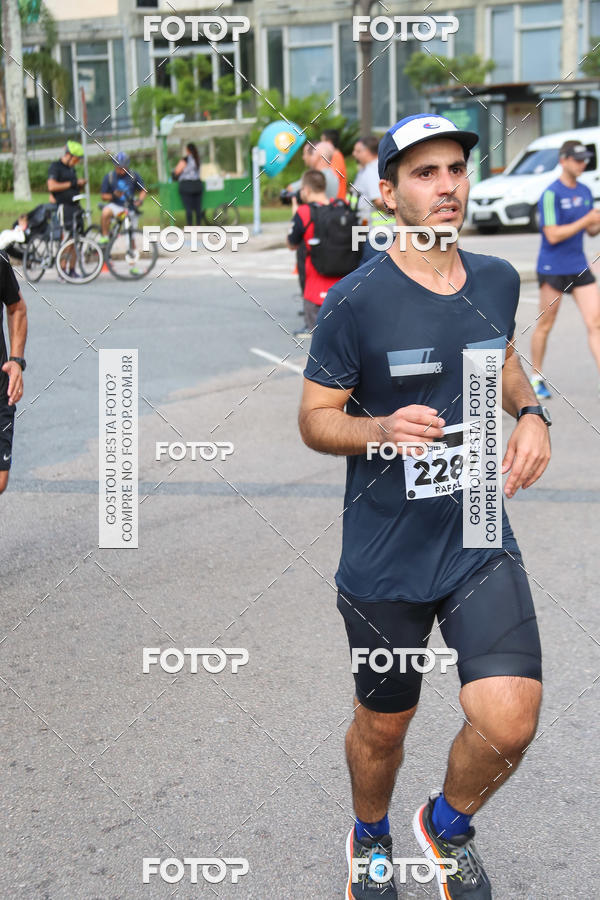 Buy your photos of the eventMeia Maratona Internacional de Curitiba 2018 on Fotop