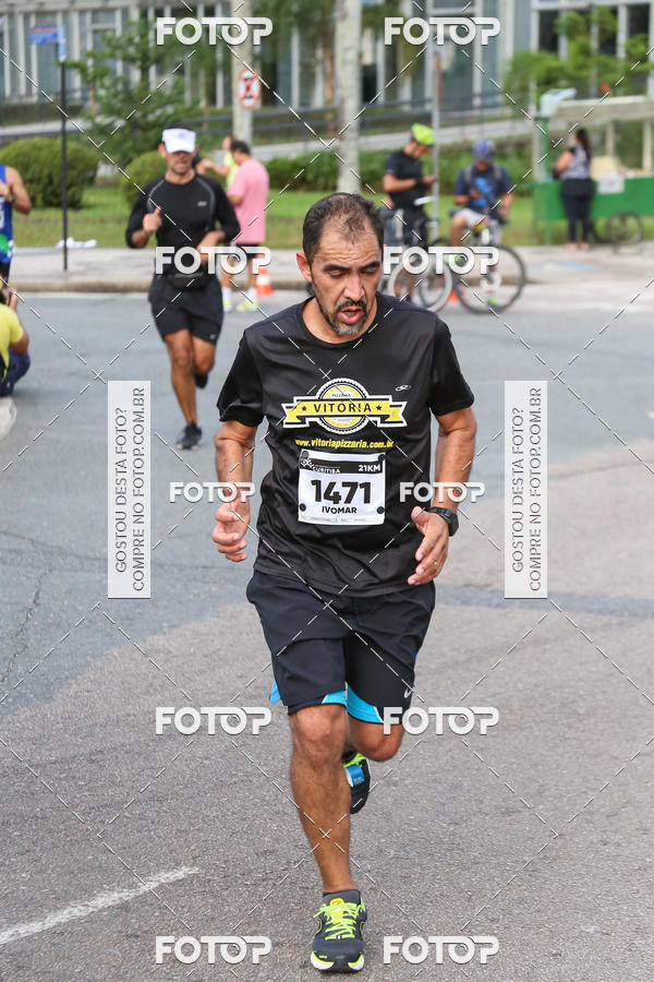 Buy your photos of the eventMeia Maratona Internacional de Curitiba 2018 on Fotop
