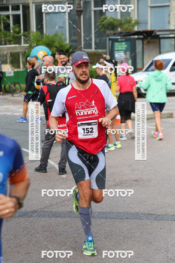 Buy your photos of the eventMeia Maratona Internacional de Curitiba 2018 on Fotop