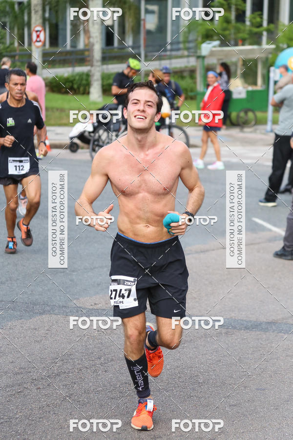 Buy your photos of the eventMeia Maratona Internacional de Curitiba 2018 on Fotop