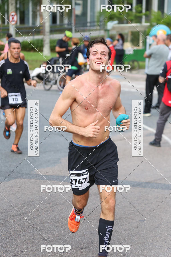 Buy your photos of the eventMeia Maratona Internacional de Curitiba 2018 on Fotop