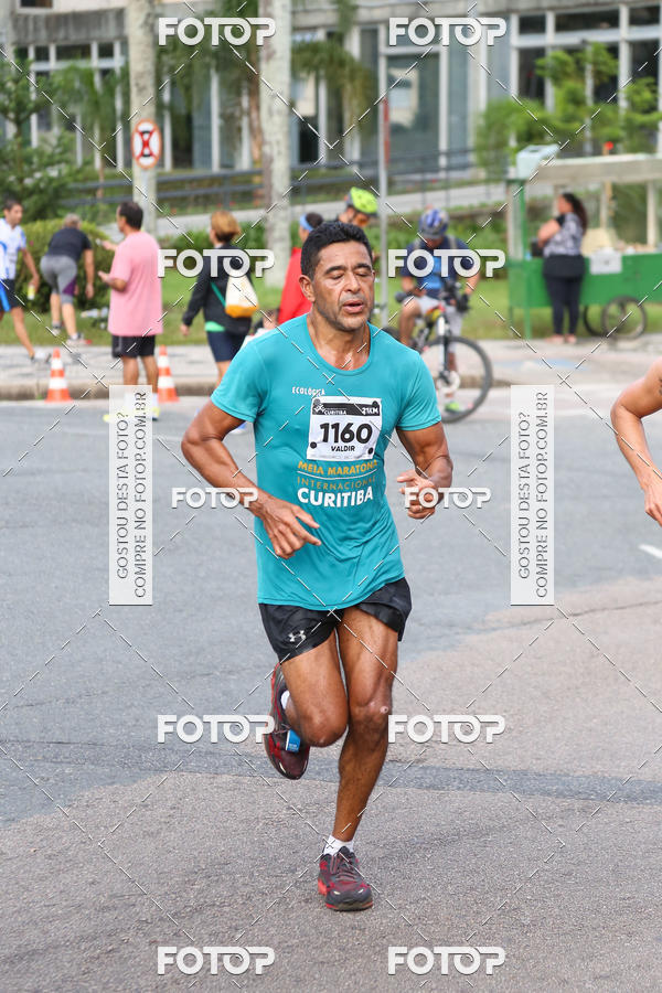 Buy your photos of the eventMeia Maratona Internacional de Curitiba 2018 on Fotop