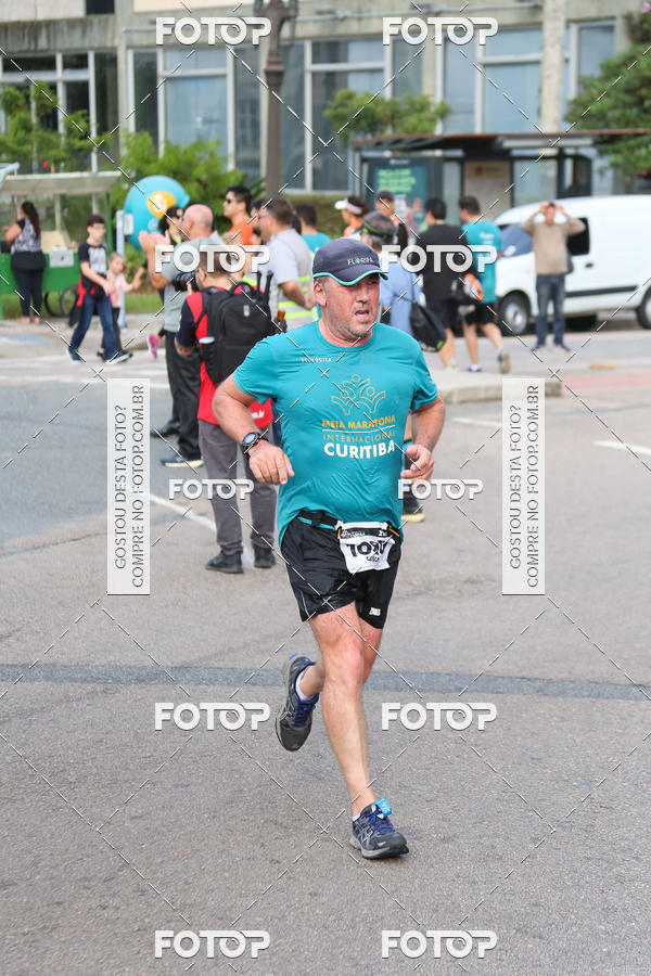 Buy your photos of the eventMeia Maratona Internacional de Curitiba 2018 on Fotop