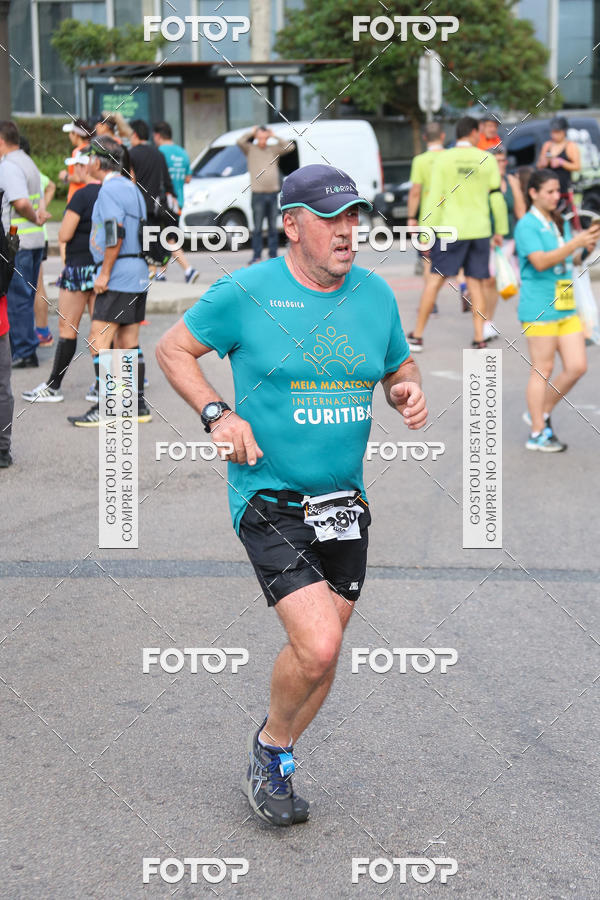 Buy your photos of the eventMeia Maratona Internacional de Curitiba 2018 on Fotop