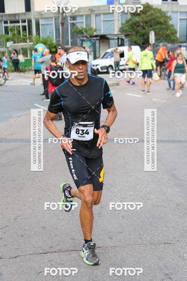 Buy your photos of the eventMeia Maratona Internacional de Curitiba 2018 on Fotop