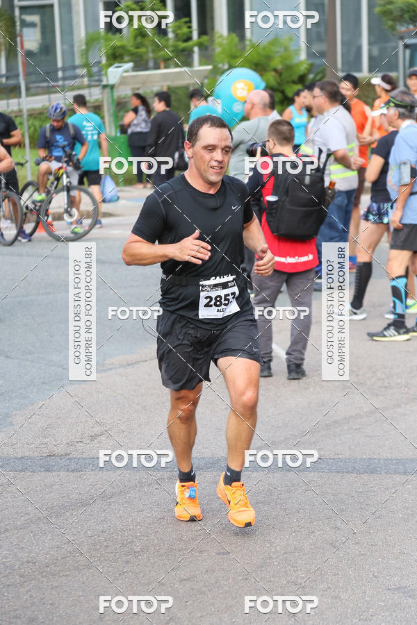Buy your photos of the eventMeia Maratona Internacional de Curitiba 2018 on Fotop