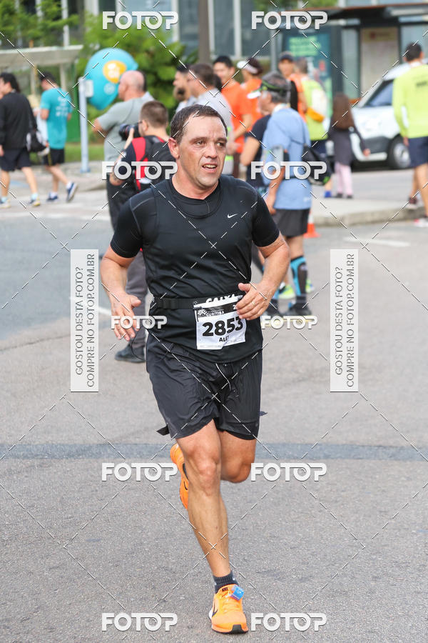 Buy your photos of the eventMeia Maratona Internacional de Curitiba 2018 on Fotop