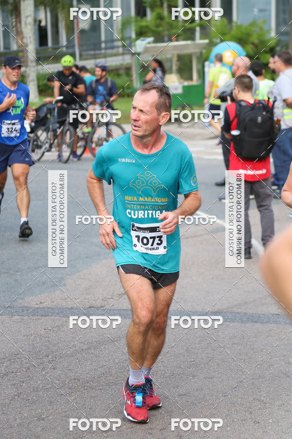 Buy your photos of the eventMeia Maratona Internacional de Curitiba 2018 on Fotop