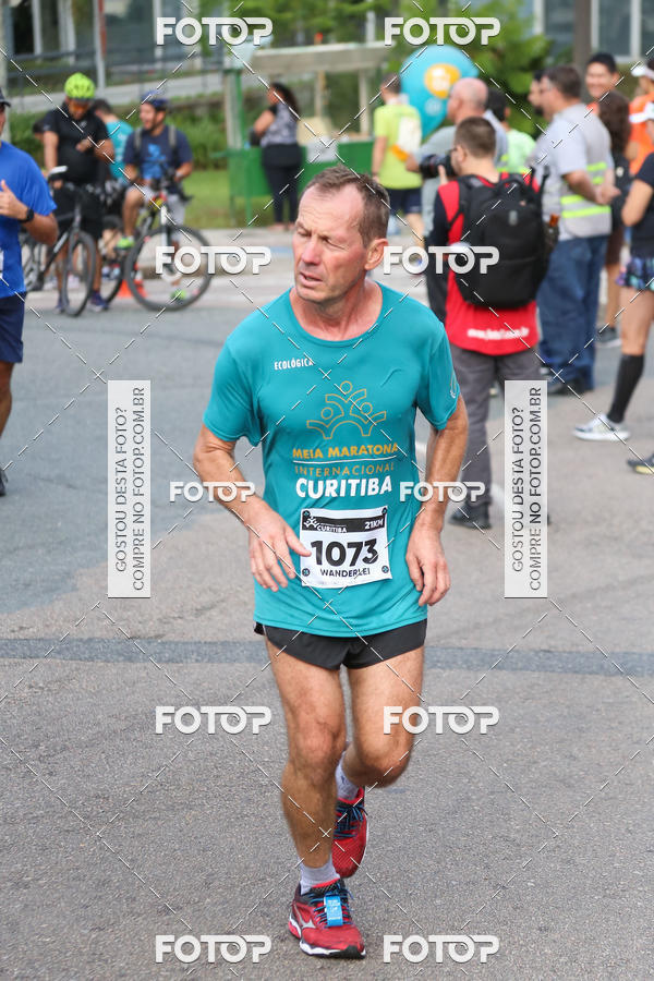 Buy your photos of the eventMeia Maratona Internacional de Curitiba 2018 on Fotop