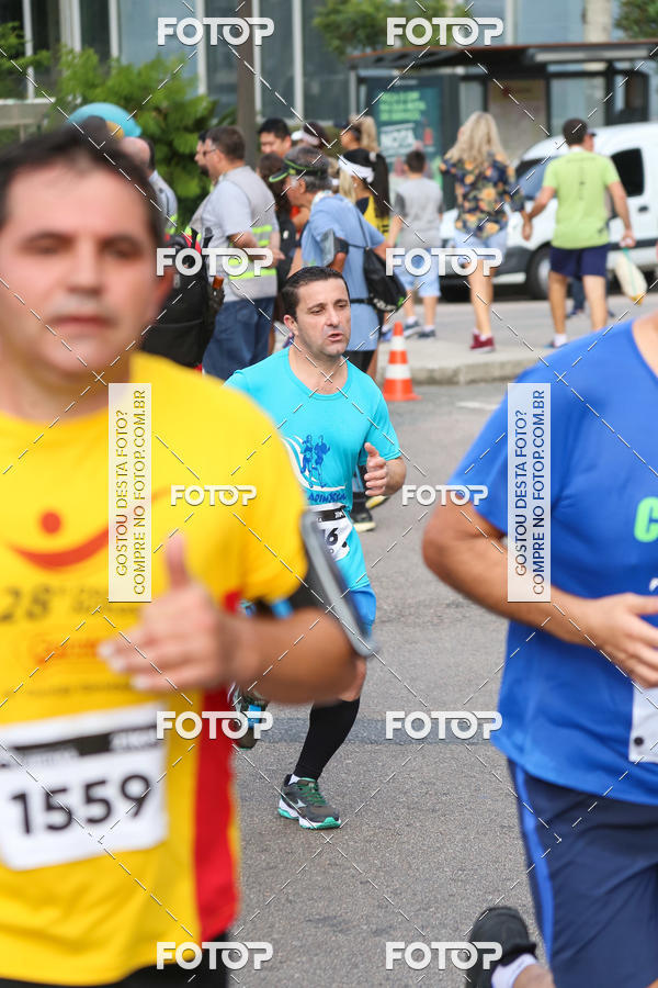 Buy your photos of the eventMeia Maratona Internacional de Curitiba 2018 on Fotop