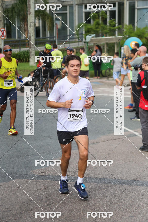 Buy your photos of the eventMeia Maratona Internacional de Curitiba 2018 on Fotop