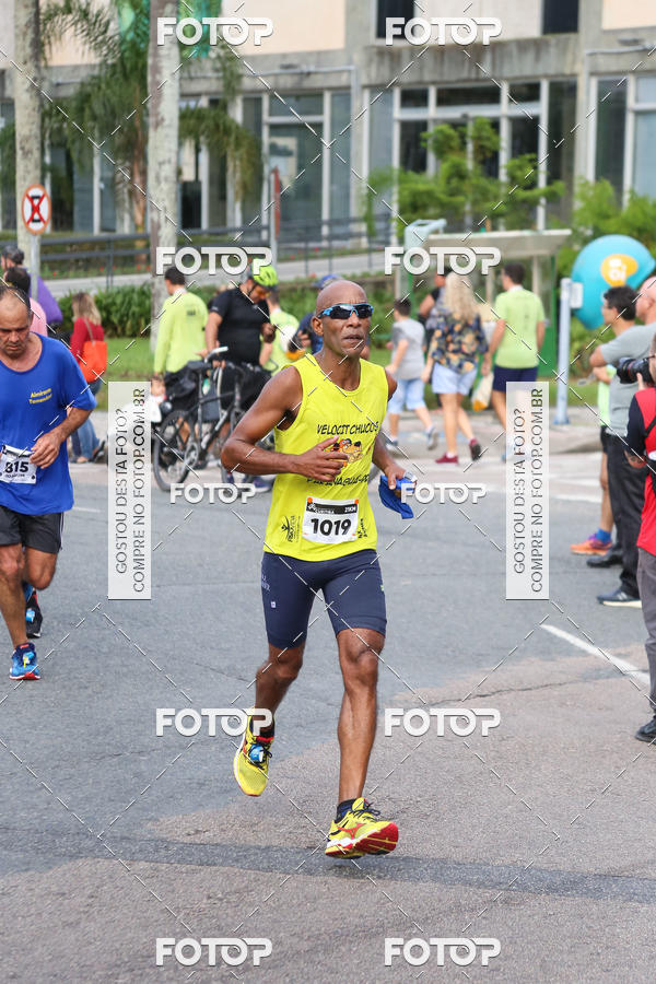 Buy your photos of the eventMeia Maratona Internacional de Curitiba 2018 on Fotop