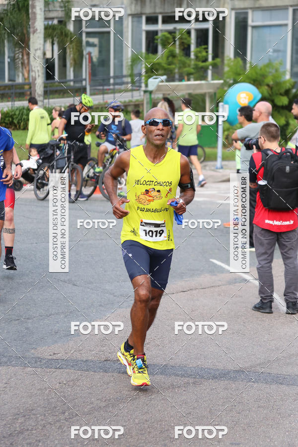 Buy your photos of the eventMeia Maratona Internacional de Curitiba 2018 on Fotop