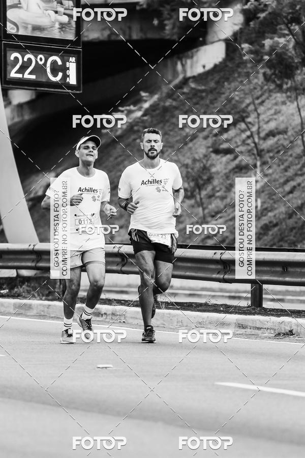 Buy your photos of the eventFotos de Corrida em Preto & Branco on Fotop