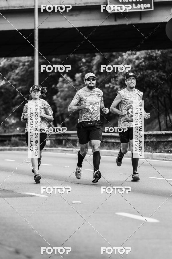 Buy your photos of the eventFotos de Corrida em Preto & Branco on Fotop